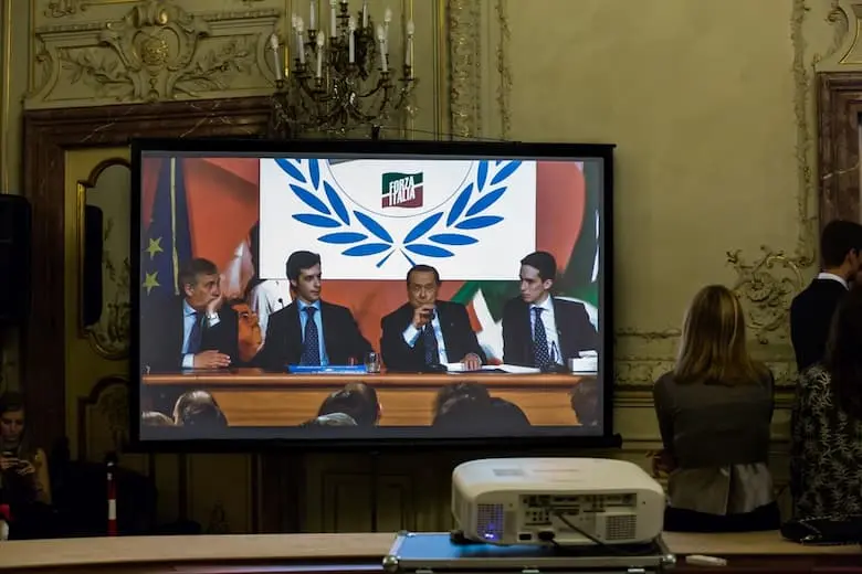 noleggio telo proiettore